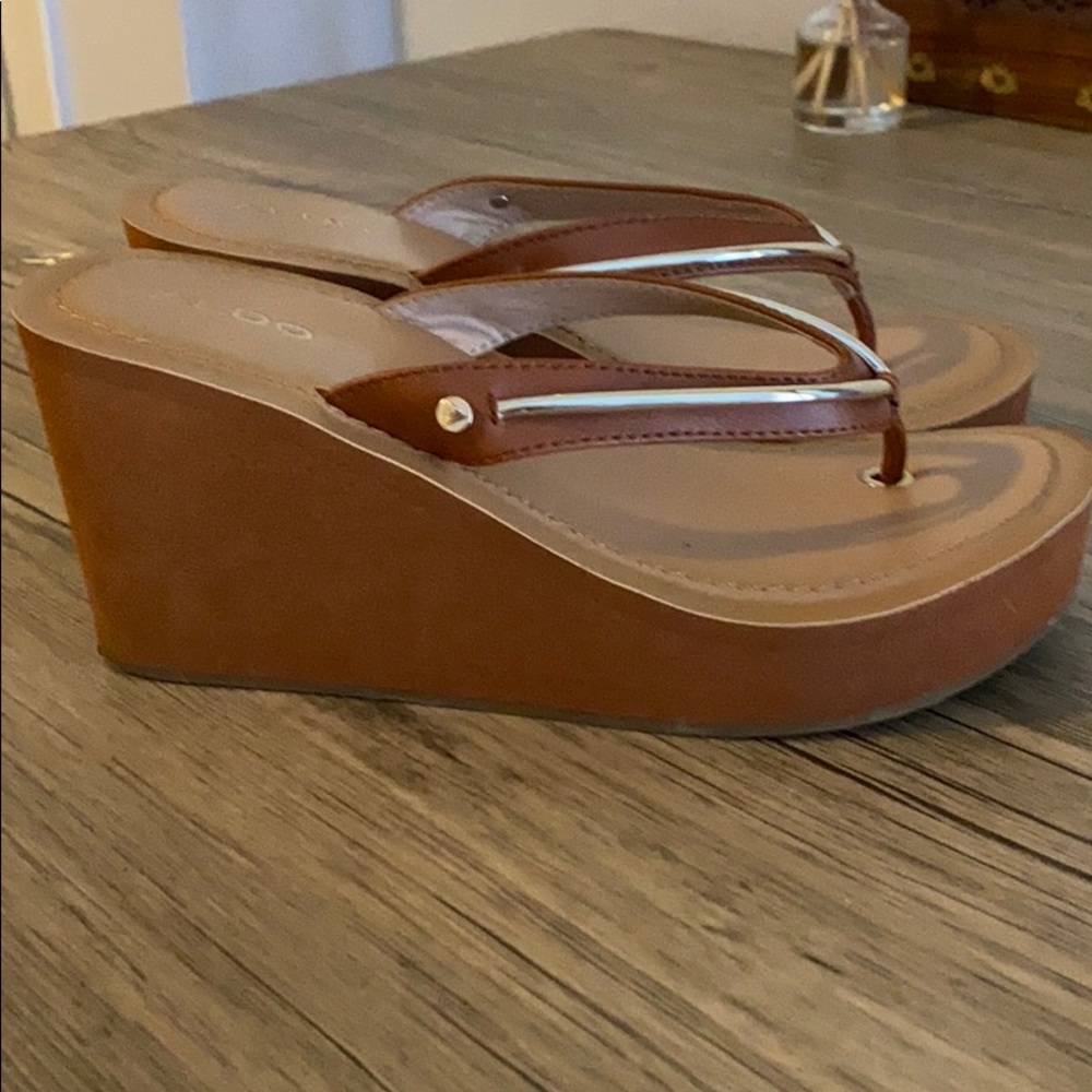 Aldo tan platform flip flops size 6